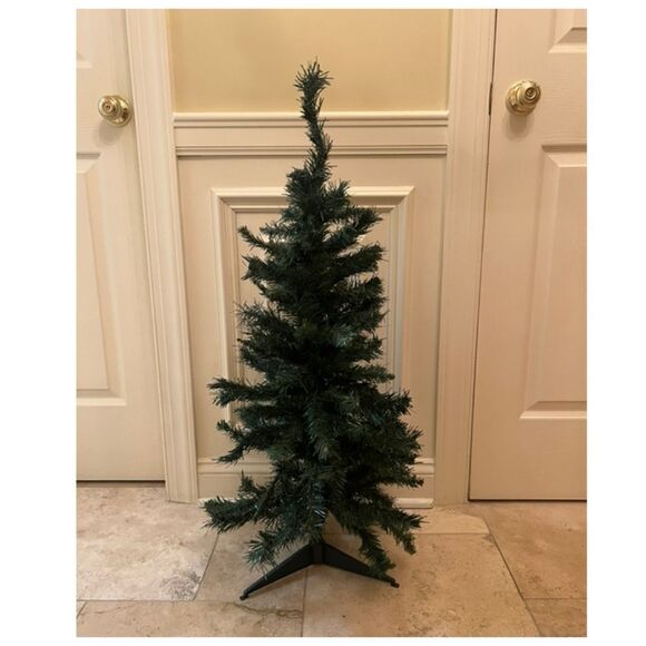 🎄 3’ Tacoma Pine Christmas Tree 🎄 - Picture 10 of 16